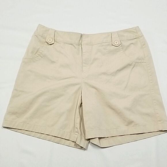 Liz Claiborne Shorts Studio Women's Size 16 Golf Khaki Color Pockets Belt Loops - Picture 1 of 9